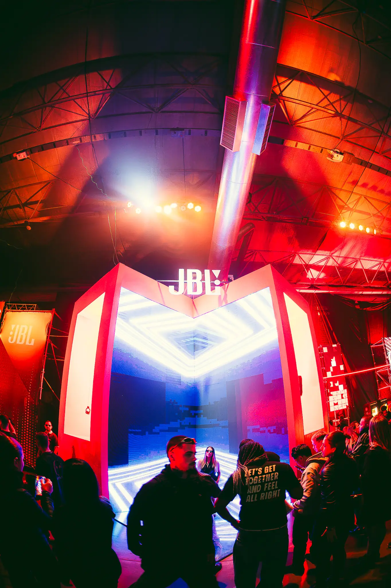Cena eletrônica + JBL — registro 3